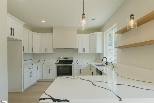100 Cottage Street, Wellford, SC 29385