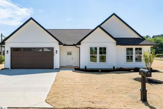 100 Cottage Street, Wellford, SC 29385