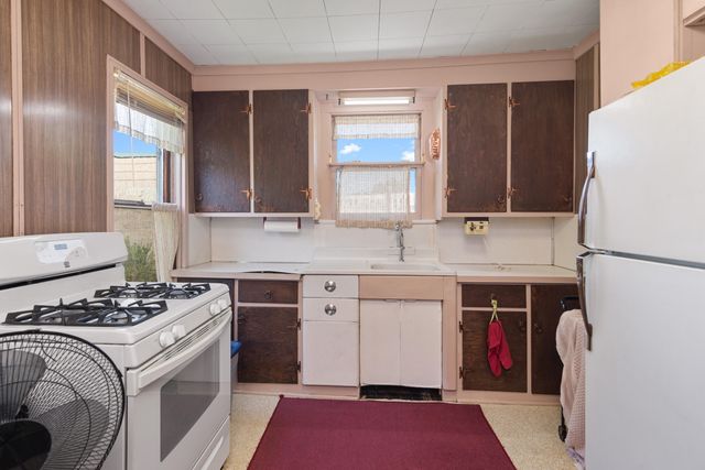 3011 Riverview Drive, Kalamazoo City, MI 49004