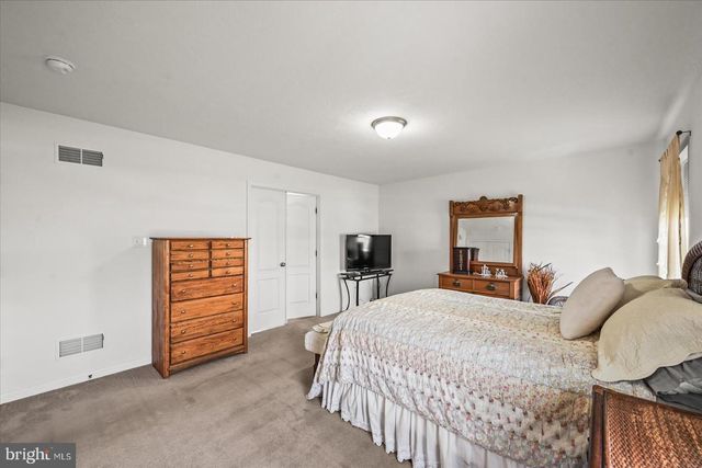 224 FRIENDLY DR, Hanover, PA 17331