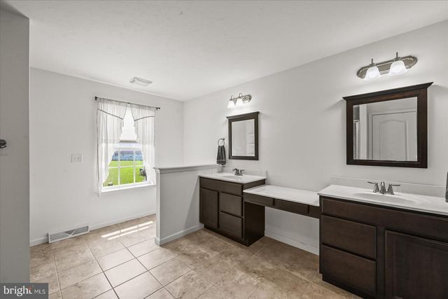 224 FRIENDLY DR, Hanover, PA 17331