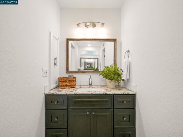 32 Atchinson Stage Court, Clayton, CA 94517