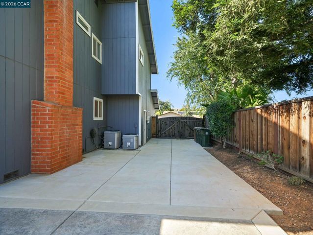 32 Atchinson Stage Court, Clayton, CA 94517