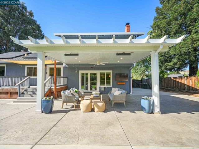 32 Atchinson Stage Court, Clayton, CA 94517