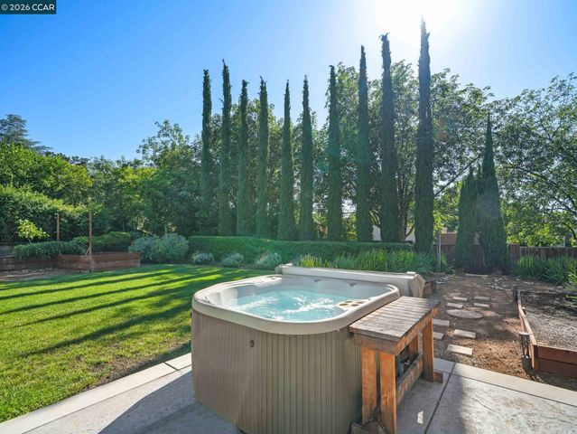 32 Atchinson Stage Court, Clayton, CA 94517