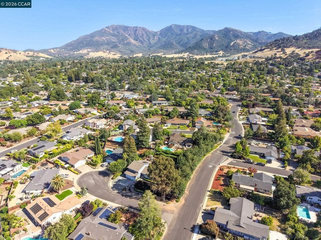 32 Atchinson Stage Court, Clayton, CA 94517