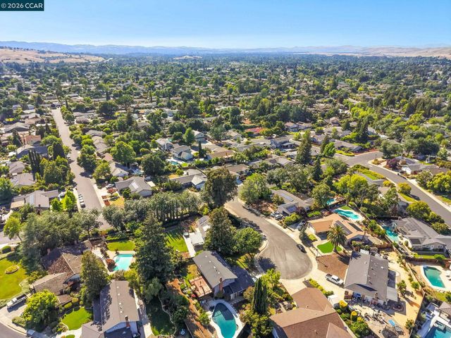 32 Atchinson Stage Court, Clayton, CA 94517