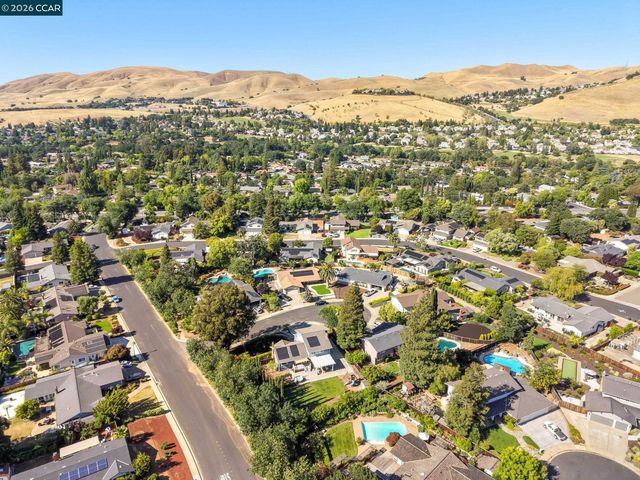 32 Atchinson Stage Court, Clayton, CA 94517