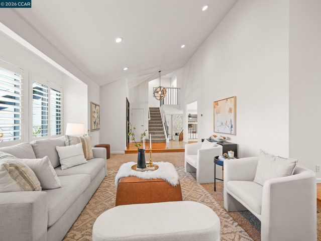 32 Atchinson Stage Court, Clayton, CA 94517