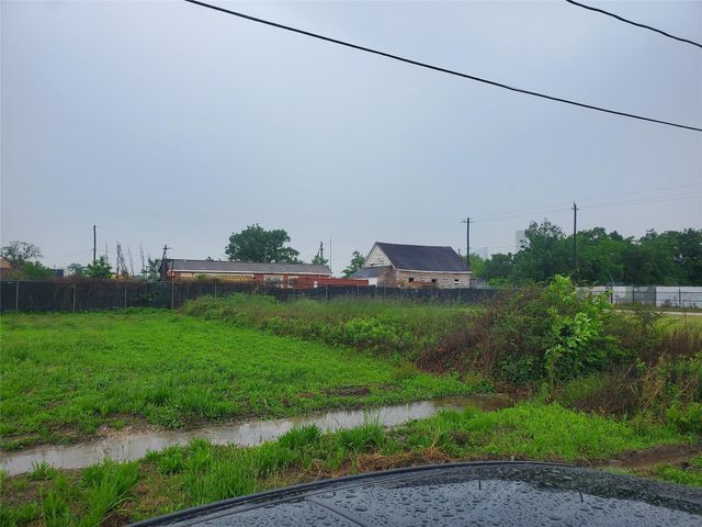 2710 Mills Street, Houston, TX 77026