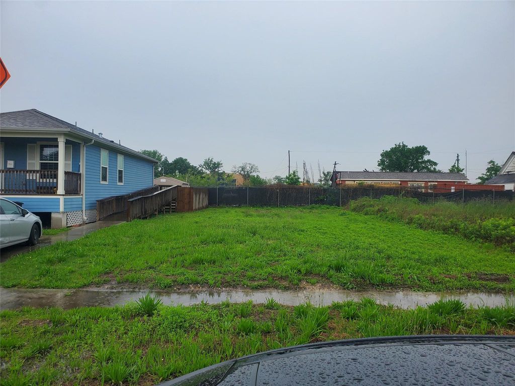 2710 Mills Street, Houston, TX 77026