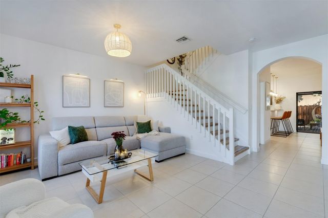 3216 SE 6th St, Homestead, FL 33033