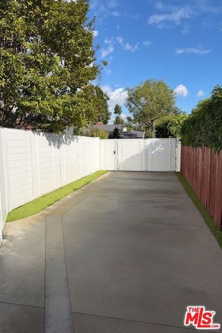 5417 Gentry Avenue, Valley Village, CA 91607