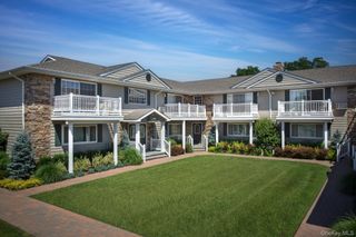 19 Golden Avenue G12, Deer Park, NY 11729
