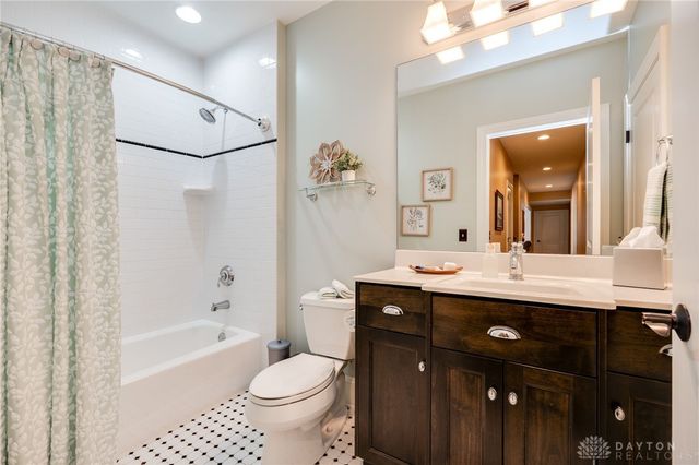 2185 Tanbark Trail, Sugarcreek Twp, OH 45385