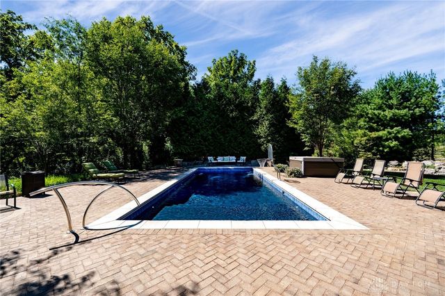 2185 Tanbark Trail, Sugarcreek Twp, OH 45385