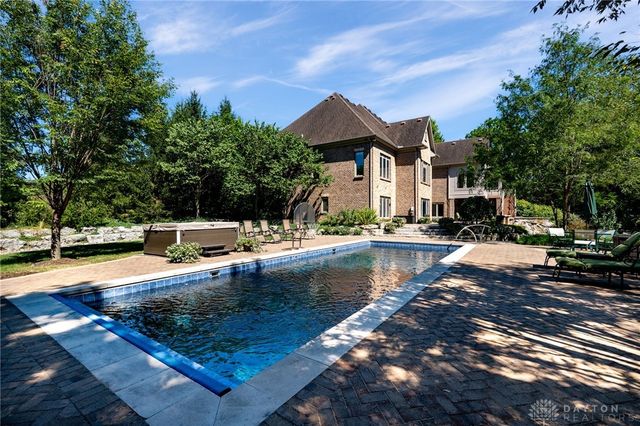 2185 Tanbark Trail, Sugarcreek Twp, OH 45385
