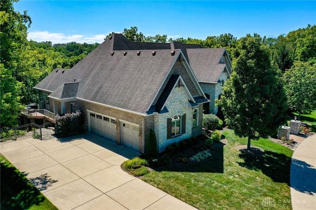 2185 Tanbark Trail, Sugarcreek Twp, OH 45385