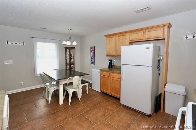 1042 Avondale Court, Jeffersonville, IN 47130