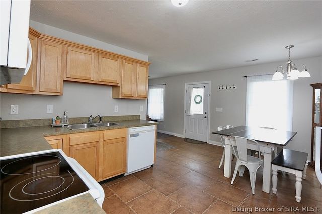 1042 Avondale Court, Jeffersonville, IN 47130