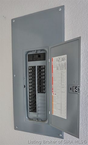 1042 Avondale Court, Jeffersonville, IN 47130