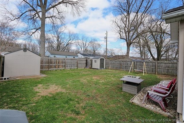 1042 Avondale Court, Jeffersonville, IN 47130