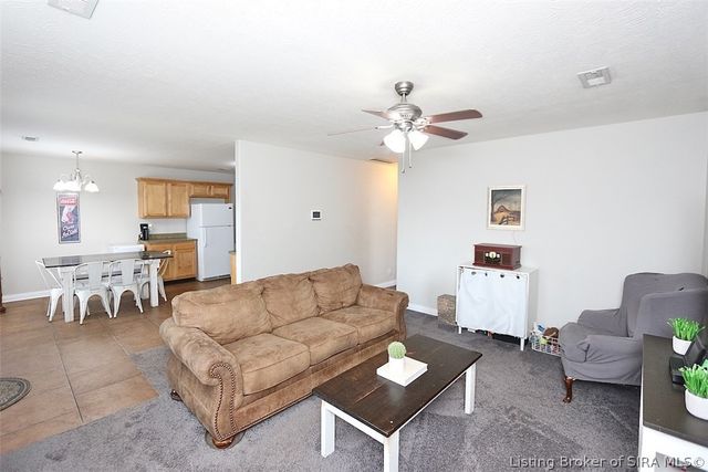 1042 Avondale Court, Jeffersonville, IN 47130