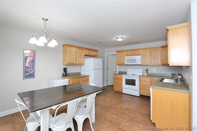 1042 Avondale Court, Jeffersonville, IN 47130