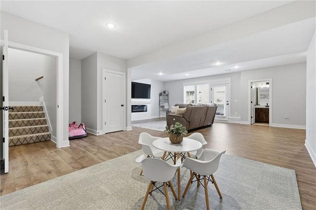 2008 NE 114th Street, Kansas City, MO 64155