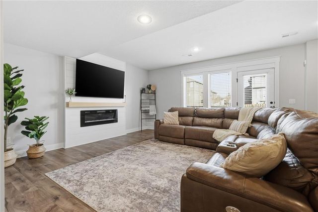 2008 NE 114th Street, Kansas City, MO 64155