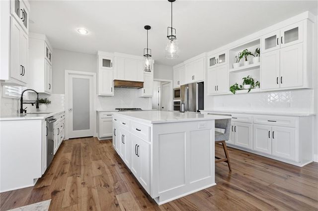 2008 NE 114th Street, Kansas City, MO 64155