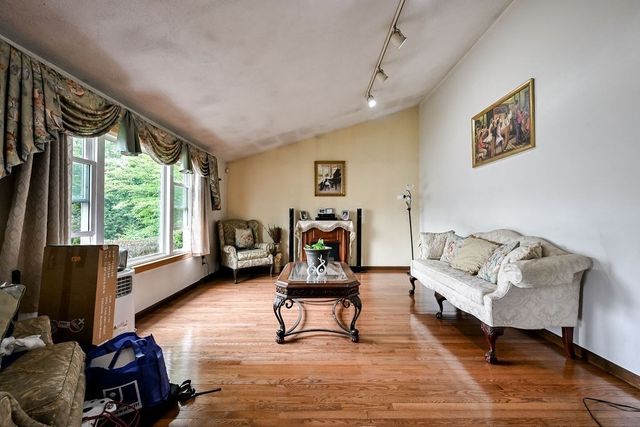 65 Holmes Ave, Brockton, MA 02302