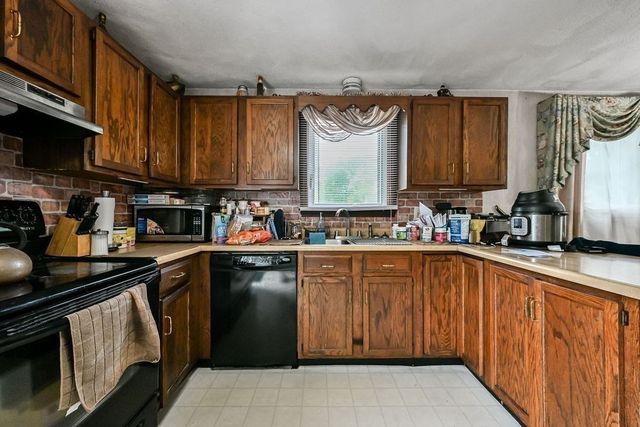 65 Holmes Ave, Brockton, MA 02302