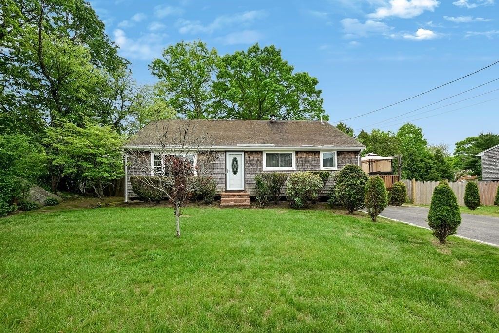65 Holmes Ave, Brockton, MA 02302