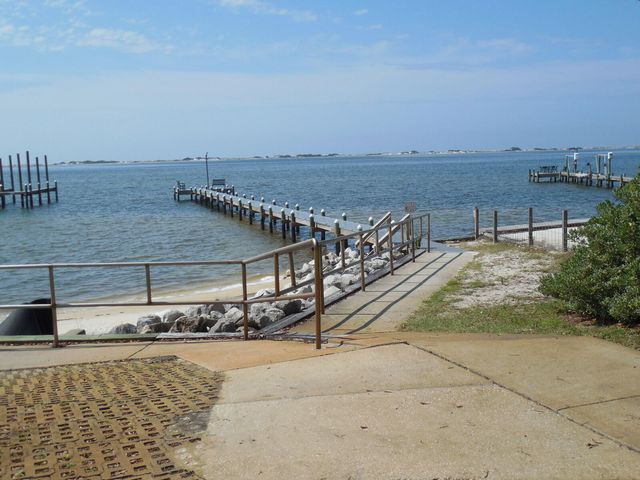 2095 Jessica Way, Navarre, FL 32566