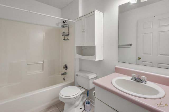 2095 Jessica Way, Navarre, FL 32566