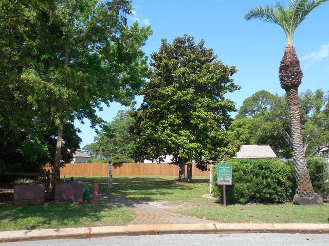 2095 Jessica Way, Navarre, FL 32566