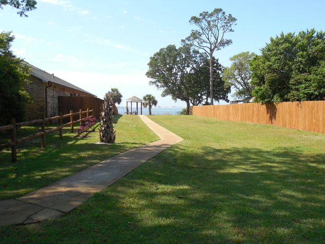 2095 Jessica Way, Navarre, FL 32566