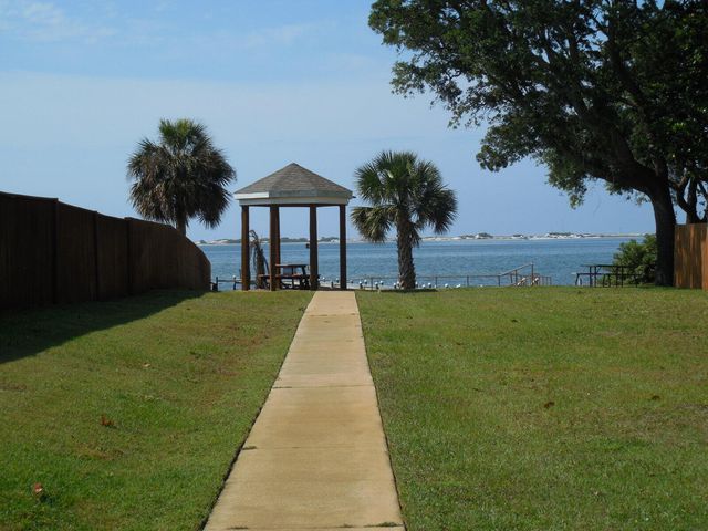 2095 Jessica Way, Navarre, FL 32566