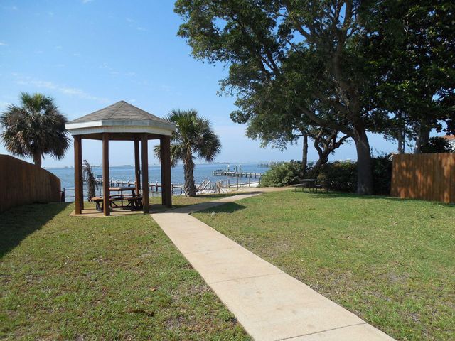 2095 Jessica Way, Navarre, FL 32566