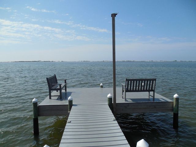 2095 Jessica Way, Navarre, FL 32566