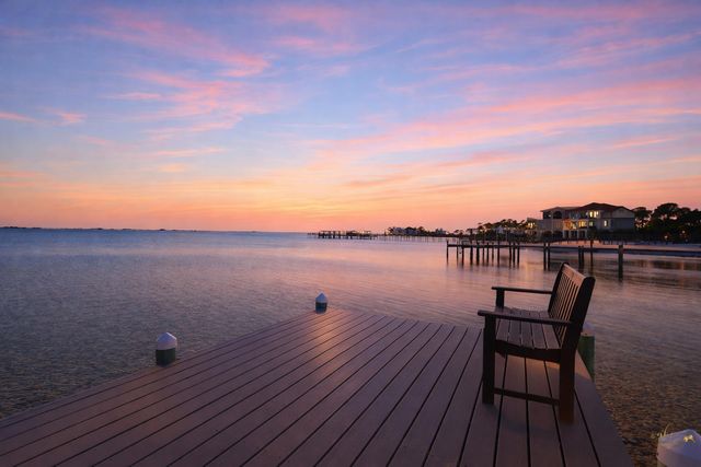 2095 Jessica Way, Navarre, FL 32566