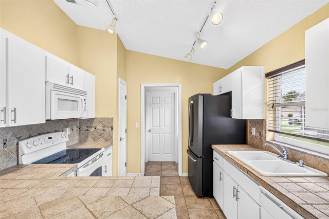232 KINGS POND AVENUE, Winter Haven, FL 33880
