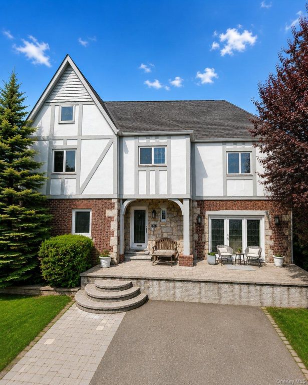 6 Manor Lane, Woodsburgh, NY 11598