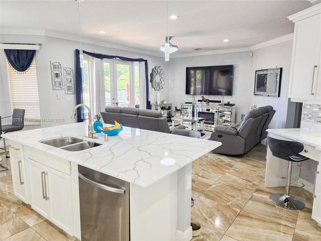 6600 NW 56th Dr, Coral Springs, FL 33067