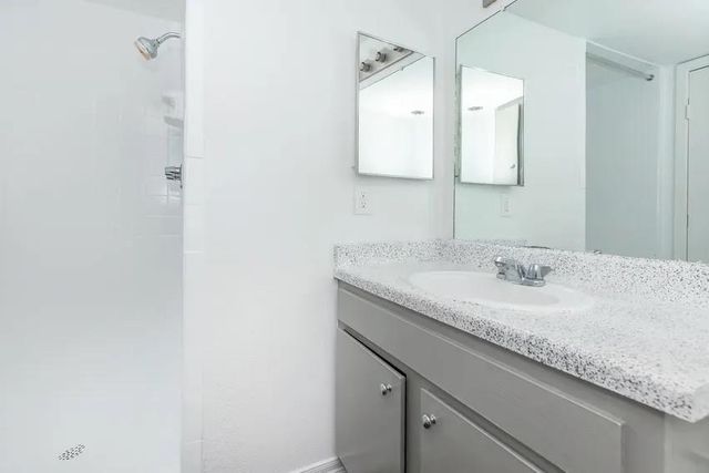 4400 Memorial Drive 12-3084, Houston, TX 77007