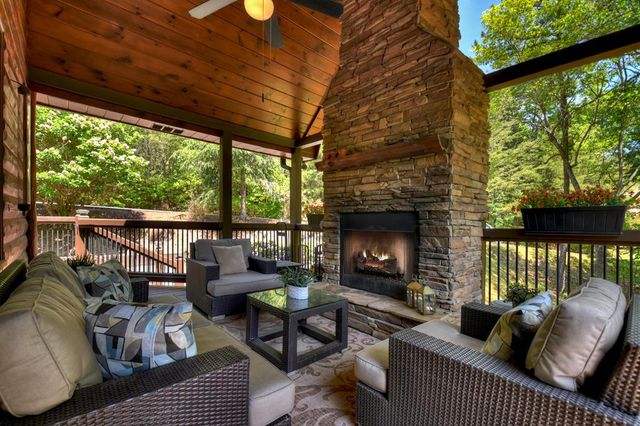 34 Dallas Lane, Blue Ridge, GA 30513