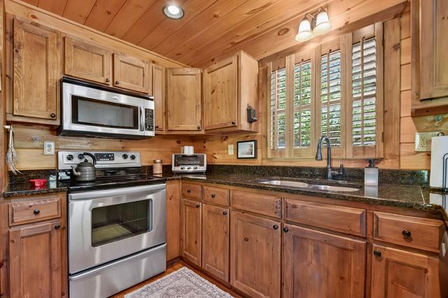 34 Dallas Lane, Blue Ridge, GA 30513