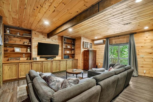 34 Dallas Lane, Blue Ridge, GA 30513