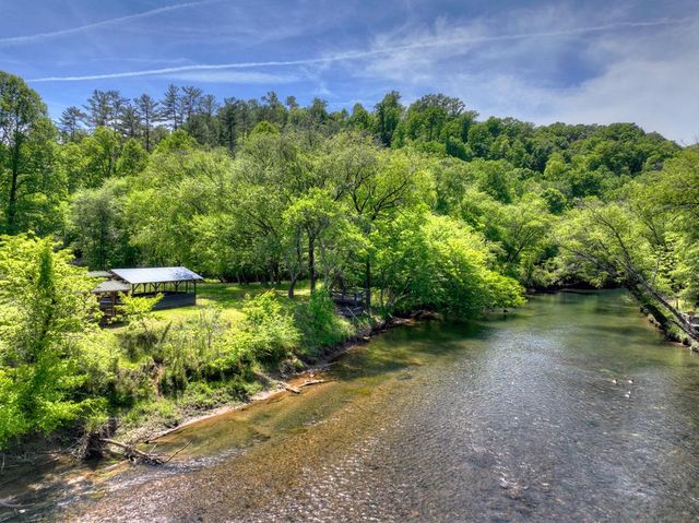 34 Dallas Lane, Blue Ridge, GA 30513